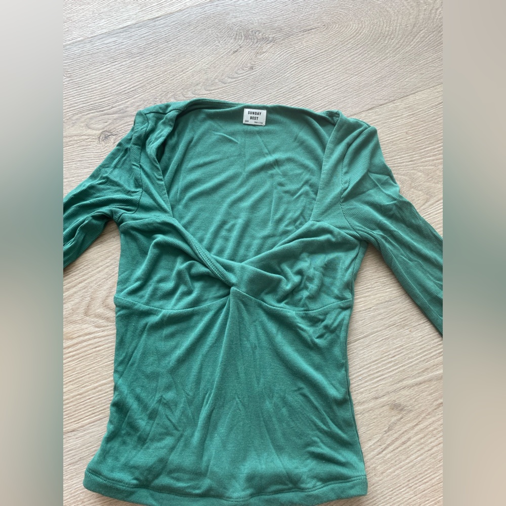 Aritzia green long sleeve
